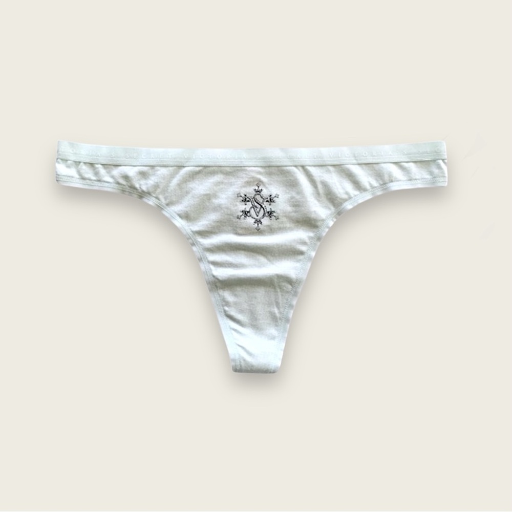 Victoria’s Secret Thong Panty Medium New